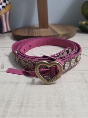 Coach signature belt featuring a distinctive heart-shaped gold-tone buckle, EUC